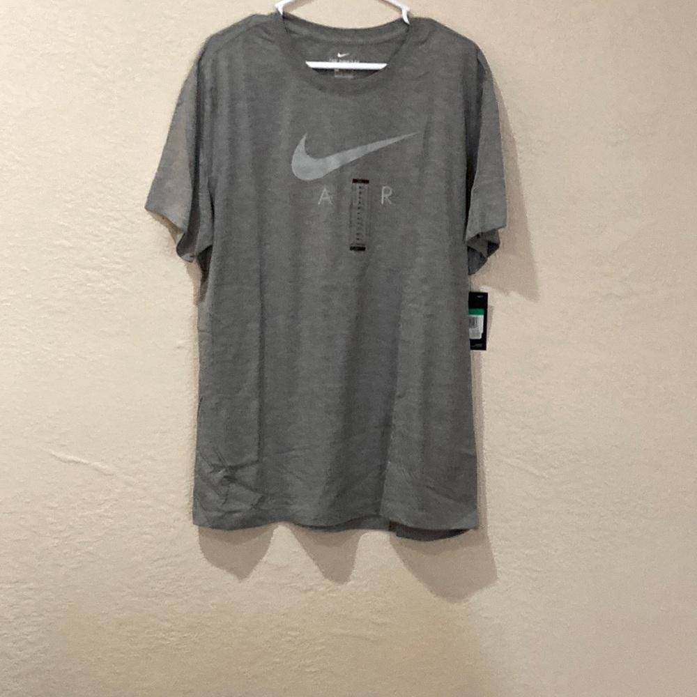 Men’s XL Nike Tee, New with tags, Gray